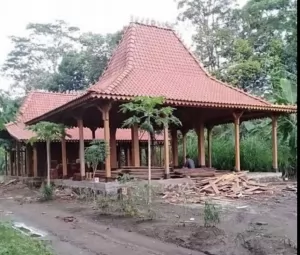 Kontraktor Pembuatan Rumah Kayu Sampang TERPERCAYA
